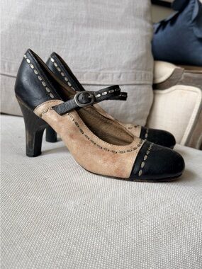Two-Tone Black and Tan Mary Jane Heels with Buckle